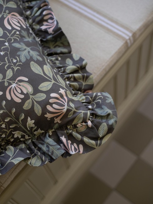 Trädgårdsfröjd Kuddfodral Volang 50x50