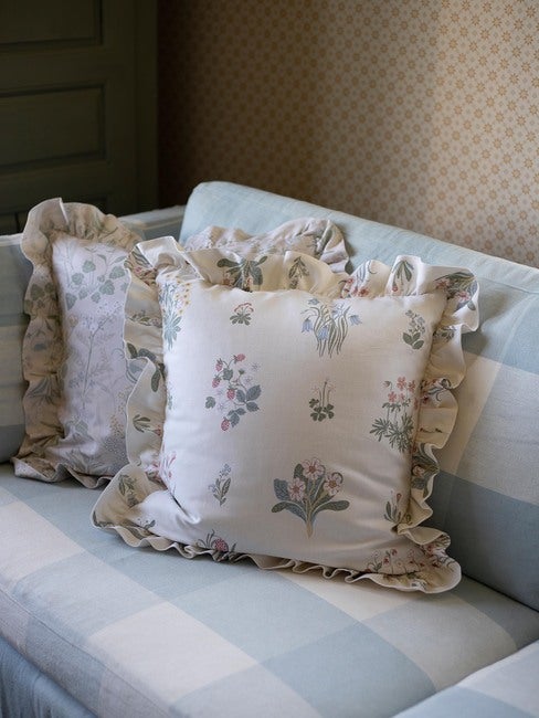 Ängsflora Kuddfodral Volang 50x50