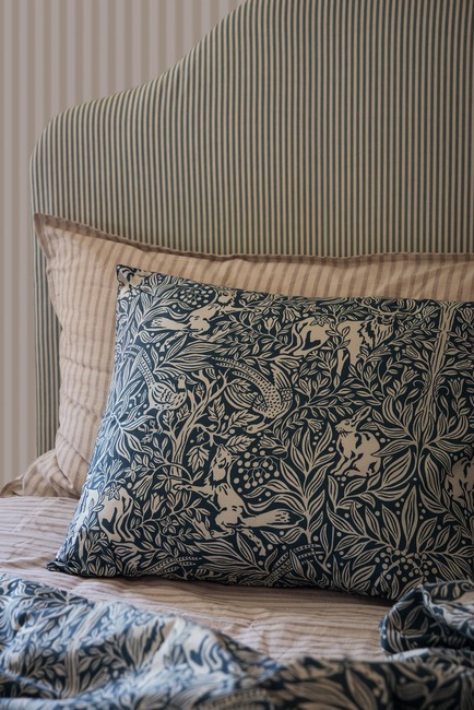 Under the Elder Tree Örngott