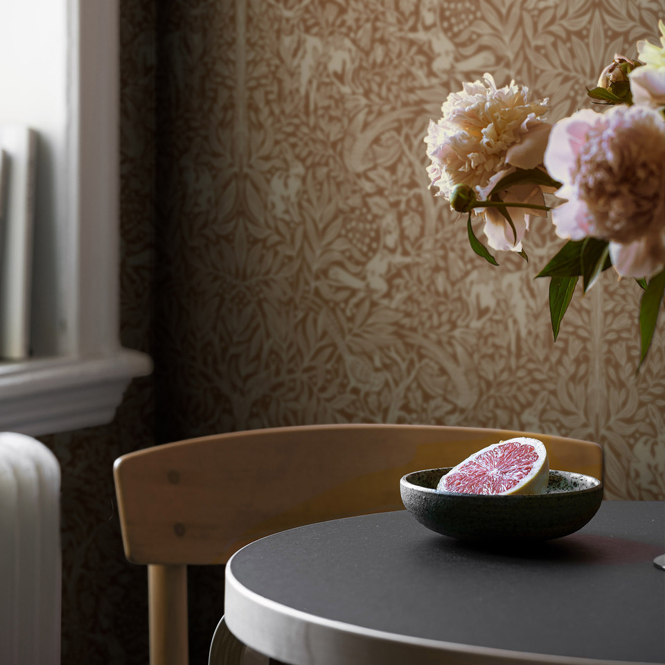 Kampanj_UnderTheElderTree-2_Image_Roomshot_DiningArea_Item_2045_flowers.jpg